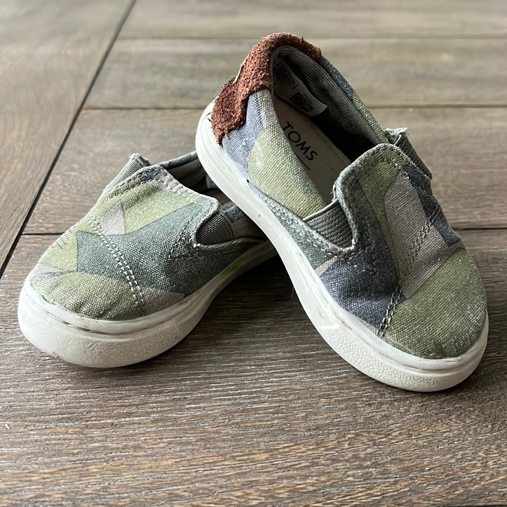 Toms Toddler Size 4C Camouflage Shoes